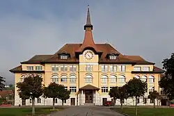 Schulhaus von Courtelary, Kanton Bern, erbaut 1908