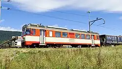 Be 4/4 15 der MBC mit Rollbock-Zug in Bière, 2020