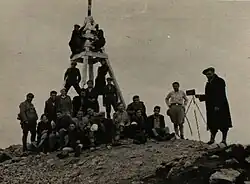 Touristen auf dem Gipfel im Jahr 1940