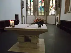 Blick auf den Altar und in den Chor