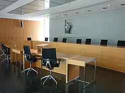 Adler im Sitzungssaal 04 des Bundesgerichtshofs, 2004–2005