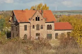 Der 1894 errichtete Bahnhof von Hettenleidelheim. Aufnahme von 2006.