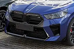 Verschließbare Lamellen in der BMW-Niere beim BMW X2 M35i