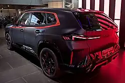 Heckansicht mit Lichsignatur Label Red