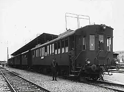 Doppelzug mit je einem BCe-4/4- Triebwagen vorne und hinten in Konolfingen.