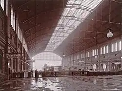 Querbahnsteig mit Blick zu den Gleisen, um 1900
