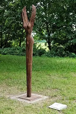 Skulptur "Große Wächterin" am 2025 eröffneten Kunstpfad in Darmstadt-Wixhausen