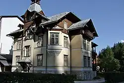 Villa, Dorrekheim