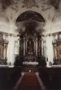 Inneres der Kreuzkirche mit Hochaltar