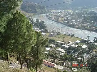 Blick auf Bageshwar und den Fluss Sarju