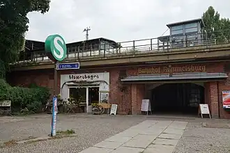 Hauptzugang an der Nöldnerstraße