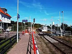 Zugang zum Mittelbahnsteig