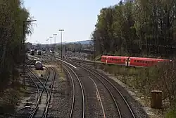 Bahnhof Marktredwitz, Strecke von Cheb, rechts ein Zug auf der Strecke Richtung Oberkotzau