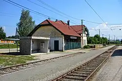 Aufnahmegebäude des Bahnhofs Niederspaching (2019 abgerissen)