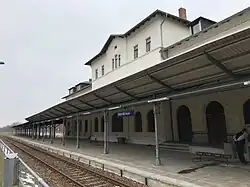 Empfangs­ge­bäu­de, Gleis­sei­te 2018