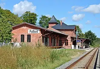 Empfangsgebäude mit angebautem Güterschuppen der Normalspurbahn 2012