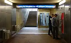 Aufgang zum Bahnsteig