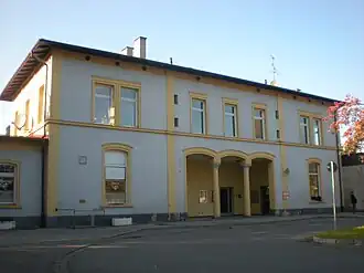 Empfangsgebäude von der Straßenseite