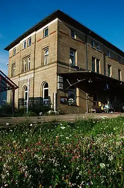 Bahnsteigseite des Empfangsgebäudes