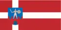Kreuzflagge der lettischen Stadt Cēsis mit dem Stadtwappen und den Farben der Flagge Lettlands[47]