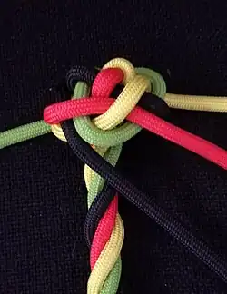 Und wieder einen Kronenknoten.