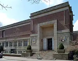 Eingang des Barber Institute of Fine Arts