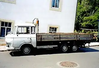 Langpritsche mit drei Achsen