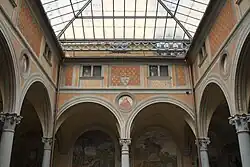 Faszierte Bogenstirnen einer Arkade (Vorhof der Basilika Santissima Annunziata, Florenz)