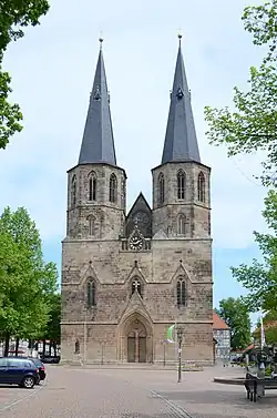 Blick von der Marktstraße auf die Basilika St.&nbsp;Cyriakus