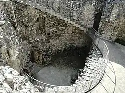 Erste und zweite Ebene mit Treppenaufgang zur ehemaligen Geschützebene