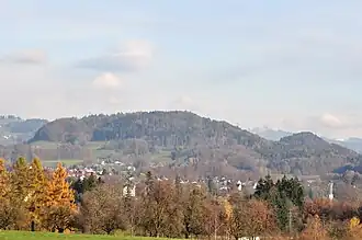 Der Batzberg von Westen (Büelhölzli in Bubikon) aus gesehen.
