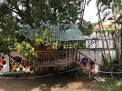 Baumhaus auf dem Schulhof