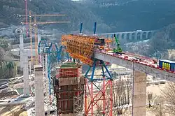 Bauzustand Februar 2019. Im Hinter­grund der Albaufstieg der Autobahn A&nbsp;8