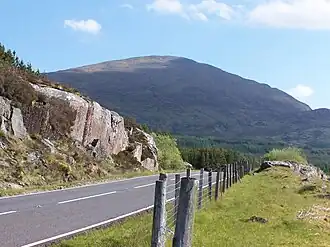 Blick von der A86 zum Beinn a’ Chaorainn