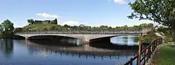 Brücke in Belleek über die Erne zwischen Nordirland und der Republik Irland