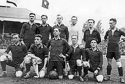 Die Mannschaft, die 1920 den Olympiasieg schaffte (v.&nbsp;l.&nbsp;n.&nbsp;r.): stehend Swartenbroeks, Fierens, Hanse, De Bie, Musch, Verbeeck; kniend Van Hege, Coppée, Bragard, Larnoe, Bastin