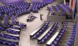 Vitra Figura Reichstags-Blue im Deutschen Bundestag (2010), (Stuhlentwurf 1979–1984)