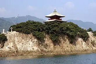 Benten-shima mit der Benten-dō