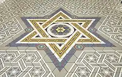 Hexagramm-Bodenbelag im Treppenhaus der Bergwerksdirektion Saarbrücken