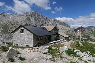 Die Albignahütte oberhalb des Albignasees