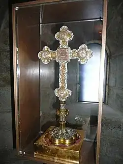 Heilig-Kreuz-Reliquiar in der Krypta