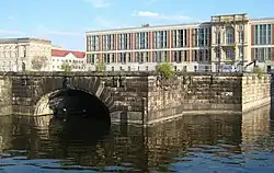 Denkmalsockel am Spreekanal