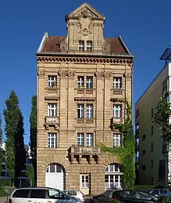 Haus Denne­witz­straße, ehem. Zugang zum Stadt­bad