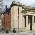 Neue Wache (Berlin) mit pseudisodomem Mauerwerk an den Eckpylonen (errichtet 1816–1818, Architekt Karl Friedrich Schinkel)
