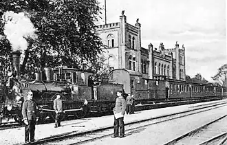 Empfangsgebäude, Bahnsteigseite