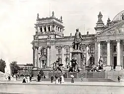 Bismarck-Nationaldenkmal vor dem Reichstagsgebäude in Berlin, ca. 1900 (1938 versetzt)
