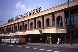 Neugestaltetes Empfangsgebäude des Ostbahnhofs