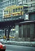Straßenbahnwagen auf den Hochbahngleisen, 1979