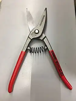 Berliner Blechschere, bedingt für Kurvenschnitte geeignet