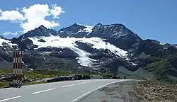 Höchster Punkt der Passstrasse; Cambrena­gletscher, Piz Caral, Piz Cambrena, Piz d’Arlas (2010)